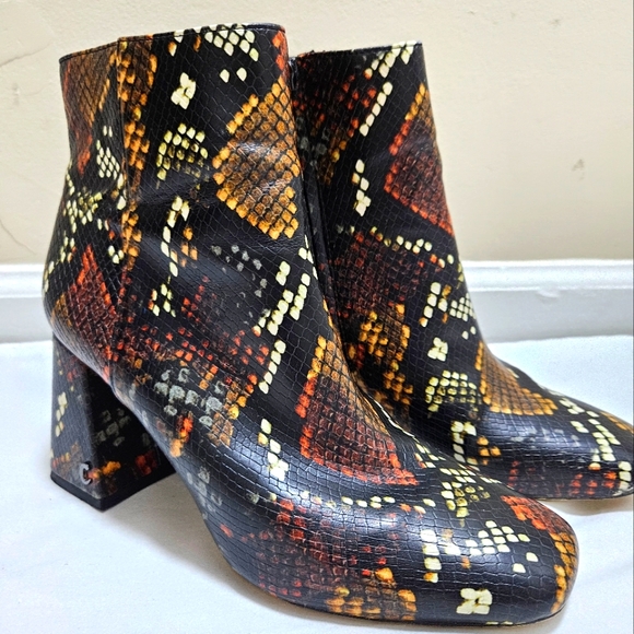 Circus By Sam Edelmam Kate Women's Snake Skin Tone Block Ankle Boots Size 7.5 - Picture 2 of 10